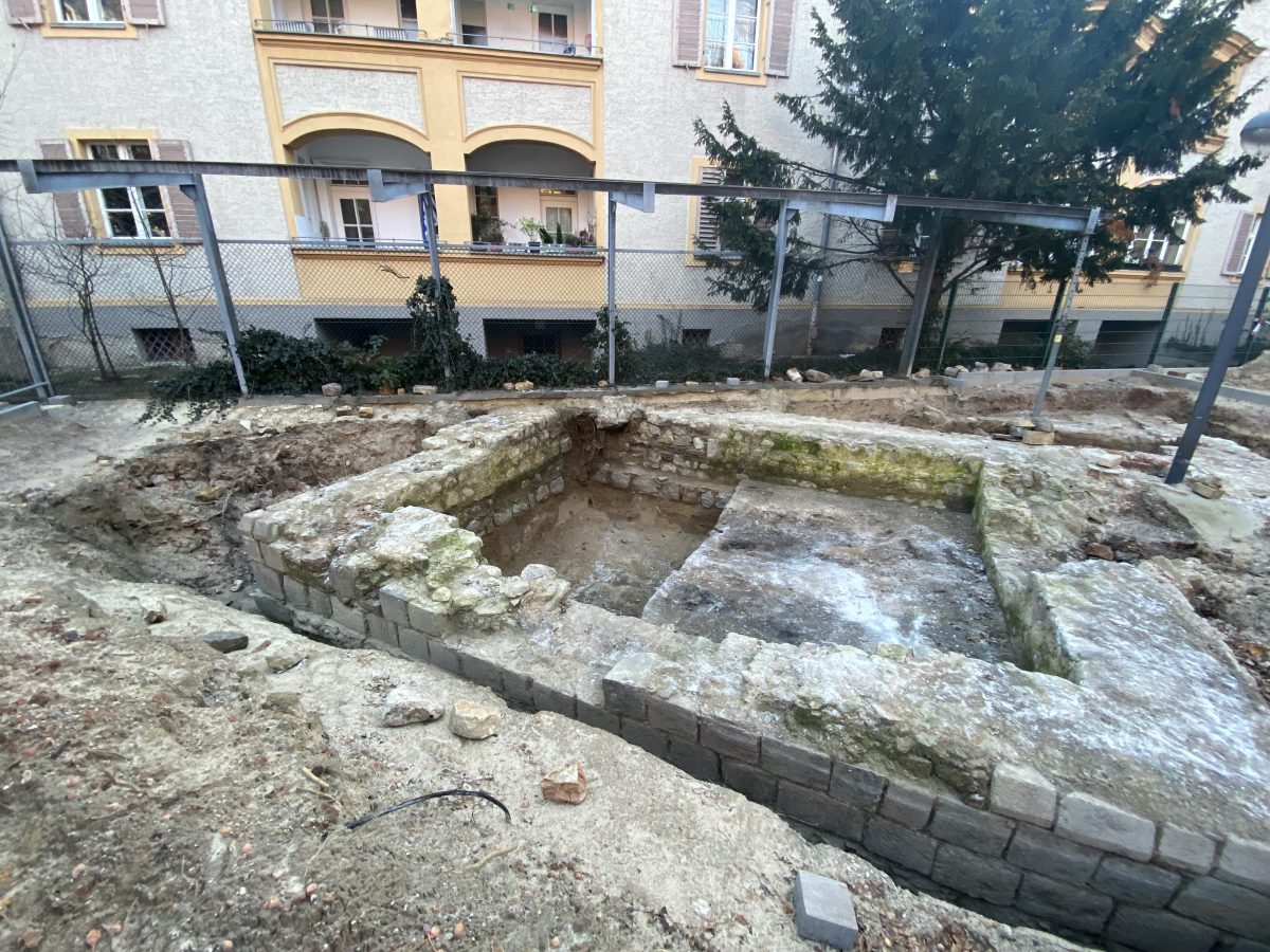 Mauerreste der Moritzkirche bei den der Archäologische Grabungen